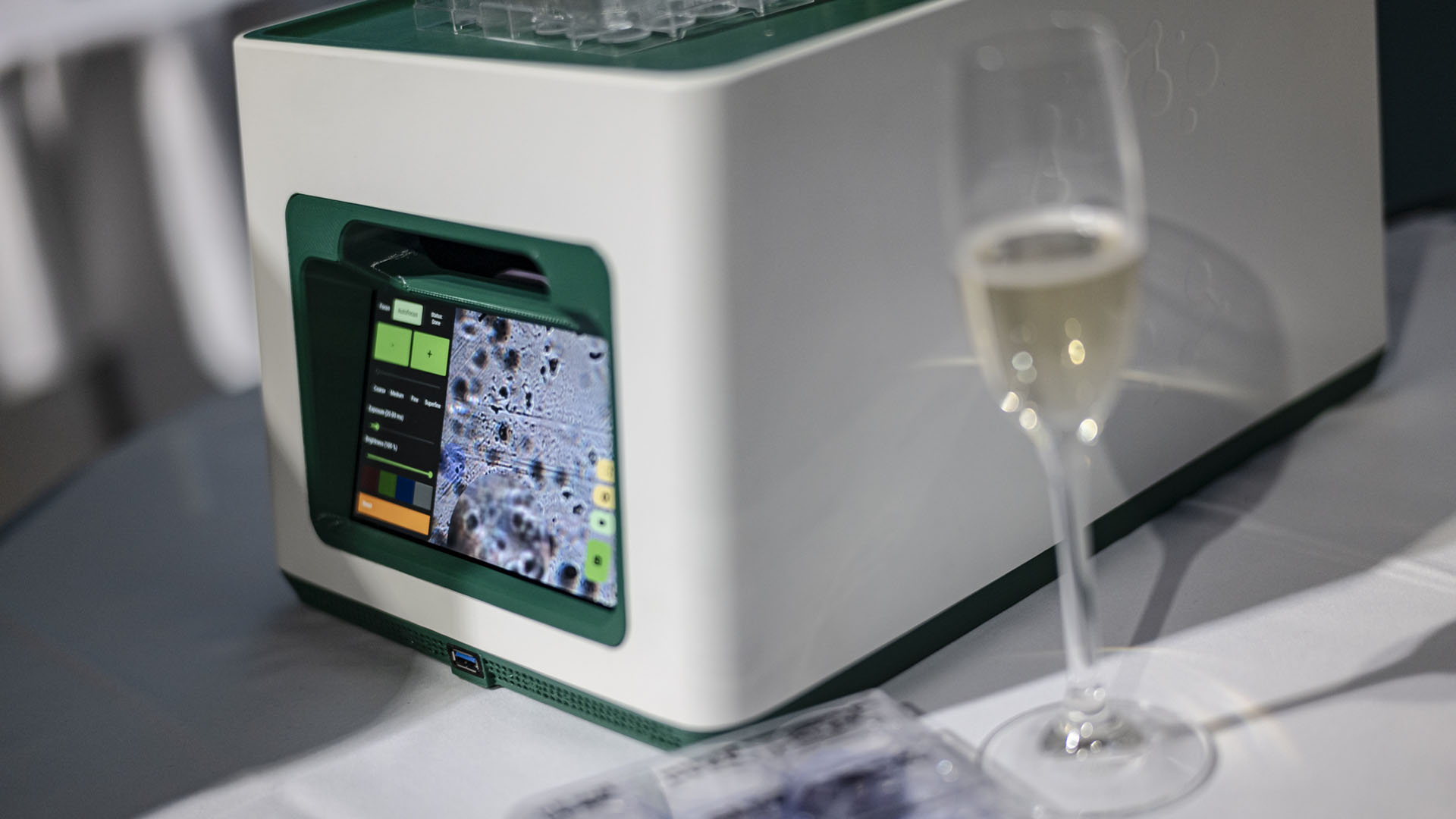 The DTU start-up won the competition for their development of a new microscope based on a completely new patented imaging technology. 
